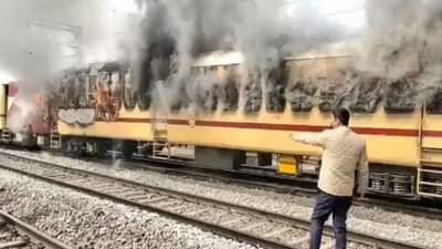 Agnipath Protest Bihar: अग्निपथवरून हिंसा: 271 मेल एक्सप्रेस आणि 159 पॅसेंजर गाड्या रद्द