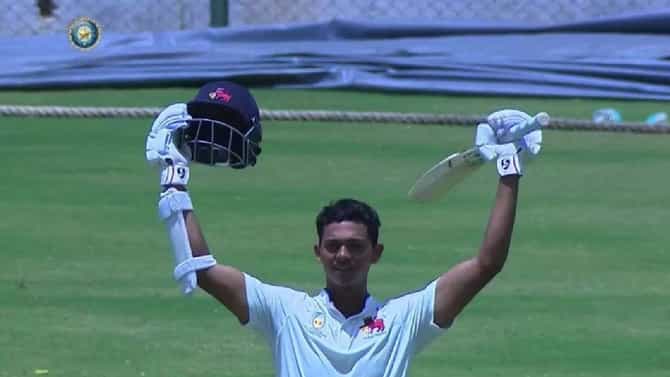 Ranji Trophy 2022 : यशस्वी जैस्वालचा दुहेरी जलवा, मुंबई 47व्यांदा अंतिम फेरीत, युवा स्टार्सनी खेळ फिरवला
