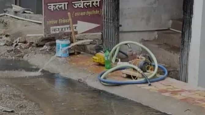 Buldana Rain | पहिल्याच पावसात चिखली नगर परिषद नापास, शहरातील अनेक दुकानांत शिरले पाणी, दुकानदारांचे आर्थिक नुकसान