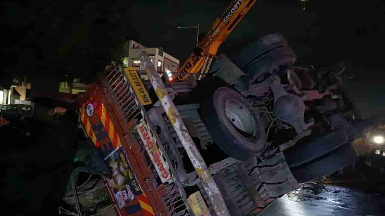 Satara Accident : वारकऱ्यांच्या गाडीला अपघात! 30 वारकरी जखमी, एकाचा मृत्यू, शिरवळजवळ ट्रकची वारकऱ्यांच्या वाहनाला जोरदार धडक