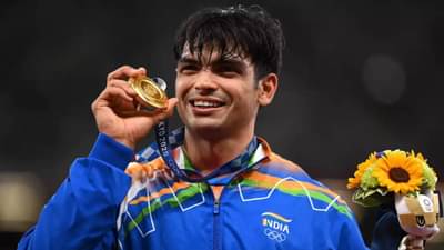 पाय घसरला, जमीनीवर कोसळला, पण हरला नाही, सुवर्णपदक जिंकलंच... नीरज चोप्राच्या जिद्दीला सलाम