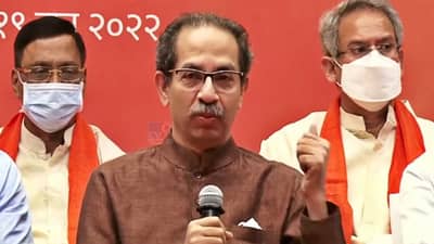 Uddhav Thackeray : मी पितृपक्ष वगैरे मानत नाही, माझा पक्षच पितृपक्ष! शिवसेनेच्या वर्धापनदिनात काय म्हणाले उद्धव ठाकरे?