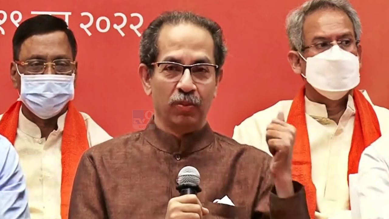 Uddhav Thackeray : मी पितृपक्ष वगैरे मानत नाही, माझा पक्षच पितृपक्ष! शिवसेनेच्या वर्धापनदिनात काय म्हणाले उद्धव ठाकरे? Uddhav Thackeray : मी पितृपक्ष वगैरे मानत नाही, माझा पक्षच पितृपक्ष! शिवसेनेच्या वर्धापनदिनात काय म्हणाले उद्धव ठाकरे?
