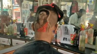 Pandharpur wari : तरुणाईची भक्ती स्टाइल! आकर्षक रंगसंगतीसह डोक्यावर साकारली ज्ञानोबा माऊलींची प्रतिकृती..!