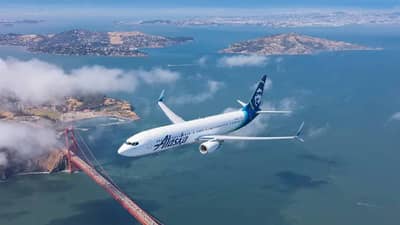 35 हजार फूट उंचीवरुन उडत होते विमान, त्यावेळी एयर होस्टेसने महिला पायलटला बोलावले बाहेर..आणि केला हा उद्योग