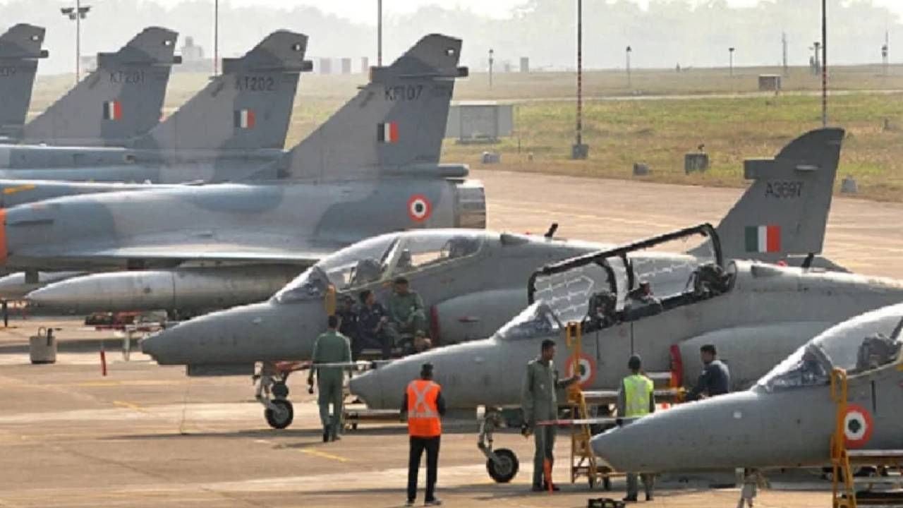 IAF Recruitment 2022: हवाई दल ग्रुप सी भरती आली! झटक्यास बातमी वाचा, पटक्यास अर्ज करा IAF Recruitment 2022: हवाई दल ग्रुप सी भरती आली! झटक्यास बातमी वाचा, पटक्यास अर्ज करा