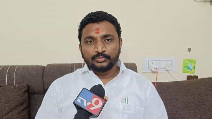 शिंदे गटाच्या आमदारांना जेवणातून गुंगीचे औषध, मिटकरींचा गंभीर आरोप शिंदे गटाच्या आमदारांना जेवणातून गुंगीचे औषध, मिटकरींचा गंभीर आरोप