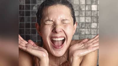 रात्री अंघोळ करणे आरोग्यासाठी असते खूपच फायदेशीर... ‘मनशांती’ सह ‘रक्तदाब’ ही राहतो नियंत्रित!