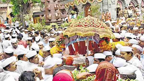जगदगुरु संत तुकाराम महाराजांची पालखी प्रस्थानासाठी सज्ज; वारकऱ्यांच्या वेशात पोलीस ठेवणार चोरट्यांवर नजर!