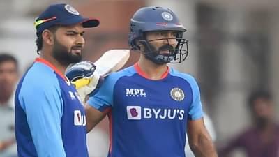 IND vs SA: कोच राहुल द्रविड यांनी दिनेश कार्तिकच कौतुक केल्याने ऋषभ पंतचं टेन्शन वाढलं, म्हणाले....