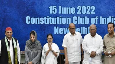 President Election 2022:राष्ट्रपती निवडणुकीत आता विरोधकांचं नेतृत्व शरद पवारांकडे?, ममता बॅनर्जी साईडलाईन, आता यांच्या नावाची उमेदवारीसाठी चर्चा