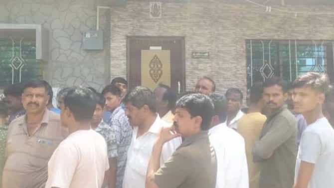 Sangli Suicide : सांगली हादरलं! एकाच कुटुंबातील 9 जणांची आत्महत्या, विष घेत आयुष्य संपवलं