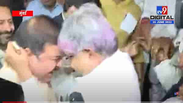 Vidhan Parishad Election Result 2022 : चंद्रकांत दादांकडून प्रसाद लाडांचे गालगुच्चे, तर महाजनांची दादांना पप्पी! भाजपचा आनंद गगनात मावेना