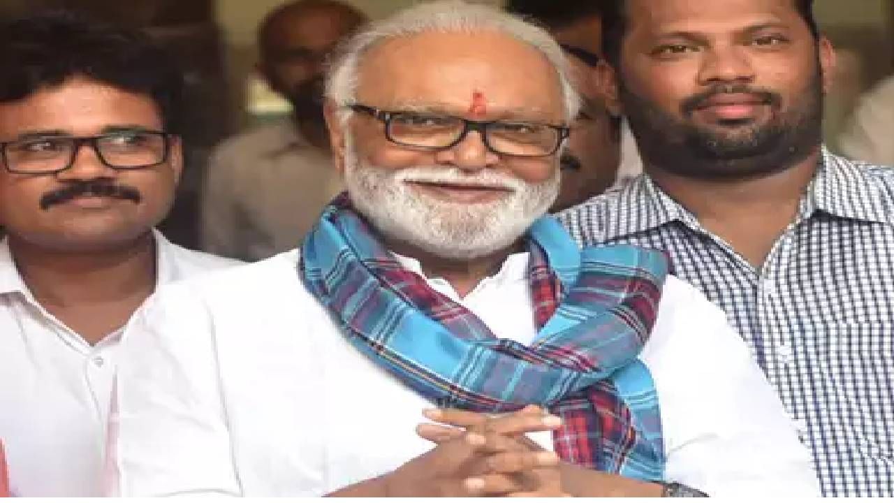 Chagan Bhujbal : तुफान जो आया है, मराठीत बोलता बोलता हिंदीत खरी बातमी देऊन गेले छगन भुजबळ Chagan Bhujbal : तुफान जो आया है, मराठीत बोलता बोलता हिंदीत खरी बातमी देऊन गेले छगन भुजबळ