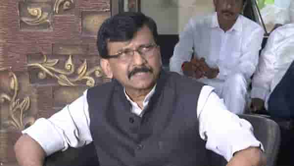 Sanjay Raut : फडणवीसांनी झमेल्यात पडू नये, त्यांच्याबद्दल आदर, संजय राऊतांच्या वक्तव्यानं भूवया उंचावल्या