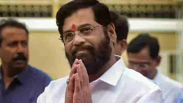 Eknath Shinde : सूरत, अहमदाबाद ते आता गांधीनगर, बंडाचं केंद्र बदलतंय; तीन विमानं, 14 फॉर्च्यूनर गाड्या तयार, शिंदे गट रात्री शहा नड्डांना भेटणार- सूत्र