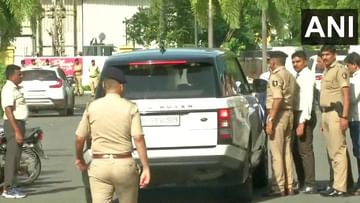 Eknath Shinde: मिलिंद नार्वेकर हॉटेलच्या दारावर ताटकळले, गुजरात पोलीसांनी गाडी अडवली, गोंधळानंतर ग्रीन सिग्नल