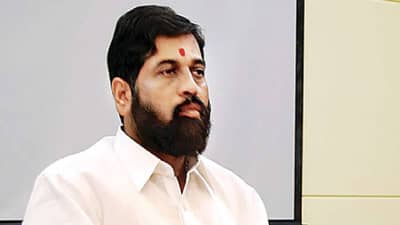 Eknath Shinde : बंडाच्या तिसऱ्या दिवशी एकनाथ शिंदे बँकफूटवर खेळण्याच्या तयारीत! आता प्रत्येक क्षण महत्त्वाचा