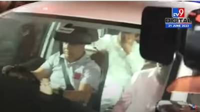 Shivsena Crisis : 35 आमदार गुवाहाटीत दाखल, बंडखोर आमदारानं कॅमेरा बघताच चेहरा झाकला