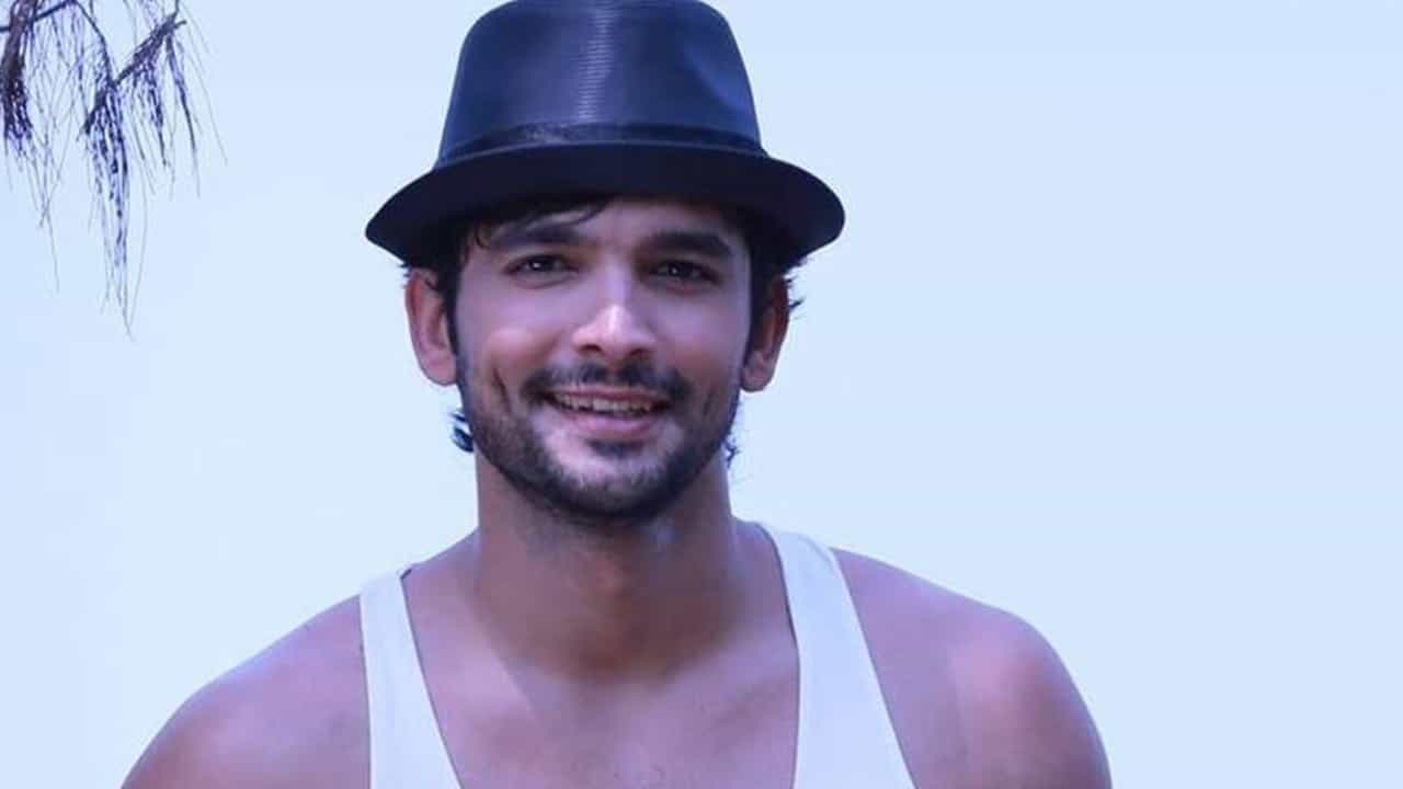 गोव्यात ट्रॅम्पोलिनवर खेळताना अभिनेत्याचा तोल घसरला; मणक्याला दुखापत झाल्याने बेंगळुरूला केलं एअरलिफ्ट