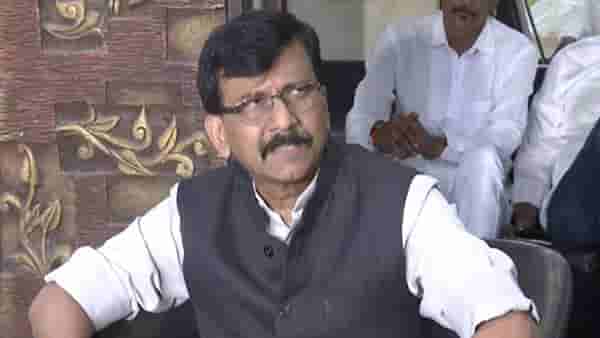 Sanjay Raut : गुलामी पत्करण्यापेक्षा स्वाभिमानाने निर्णय घेऊ, संजय राऊतांचं पुन्हा बंडखोरांसाठी ट्विट, काँग्रेस-राष्ट्रवादीला विश्वासात घेतलं?