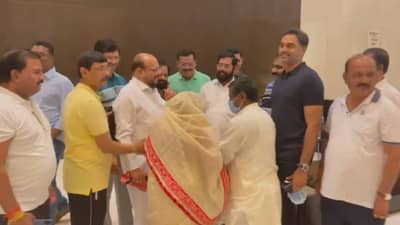 Eknath Shinde : एकनाथ शिंदेंनी मुख्यमंत्रीपद घ्यावं, उद्धव ठाकरेंचा संदेश घेऊन गुलाबराव शिंदेंच्या भेटीला, उद्या दादा भुसेही जाणार - सूत्र