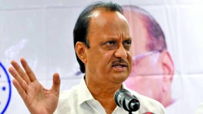 Ajit Pawar : भाजप नेत्यांची नाव घेत शिंदेंना तोंडावर अजित पवारांनी सांगितलं, मी भेदभाव करणारा नाही, बंडखोरांचा निधीचा कांगावा खोडला