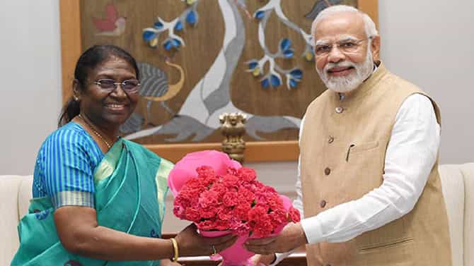 Droupadi Murmu : राष्ट्रपतीपदाच्या उमेदवार द्रौपदी मुर्मू दिल्लीत, आज दुपारी 12 वाजेनंतर उमेदवारी अर्ज दाखल करणार