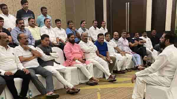Eknath Shinde: 56 लाख रहायचा खर्च, तेवढेच खायला, विमान भाडही लाखातच, कोण करतंय एवढा खर्च, कुठून आला पैसा? सोशल मीडियावर सवालांचा पाऊस