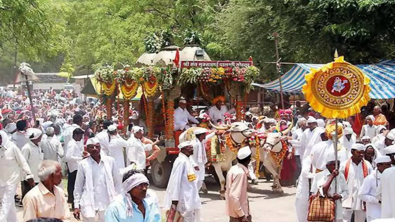 Pandharpur wari: संत मुक्ताईंच्या पालखीचे बीड नगरीत आगमन