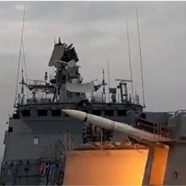 भारतीय संरक्षण संशोधन आणि विकास संस्था (DRDO) ने भारतीय नौदलाच्या युद्धनौकेवरून असे क्षेपणास्त्र डागले आहे. जे शत्रूच्या कोणत्याही हवाई हल्ल्याला निकामी करू शकते. त्याचा वेग, अचूकता आणि मारक क्षमता इतकी मारक आहे, की ती रडारमध्येही पकडता येत नाही. या क्षेपणास्त्राचे नाव आहे वर्टिकल लॉन्च-शॉर्ट रेंज सरफेस टू एअर मिसाइल (VL-SRSAM) त्याने कमी उंचीवर उडणारे लक्ष्य खाली पाडले आहे.
