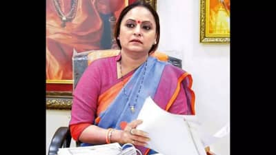 Uddhav Thackeray : कोण आहेत बंडखोर आमदार यामिनी जाधव ज्यांच्या घराव आयटीनं रेड मारली होती, सोमय्या तुटून पडले होते, भ्रष्टाचाराचं प्रकरण काय?