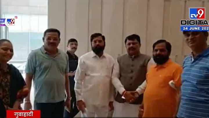 Rajesh Kishrsagar at Guwahati| शिवसेनेचे माजी आमदार राजेश क्षीरसागर गुवाहाटीत एकनाथ शिंदेंच्या गोटात Rajesh Kishrsagar at Guwahati| शिवसेनेचे माजी आमदार राजेश क्षीरसागर गुवाहाटीत एकनाथ शिंदेंच्या गोटात