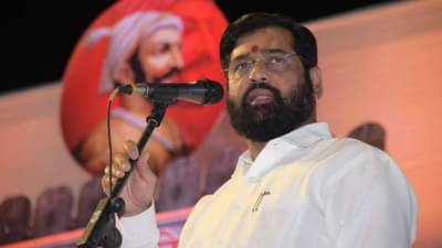 Eknath Shinde : बाळासाहेबांना अटक करणाऱ्या भुजबळांच्या मांडीला मांडी लावून बसताना यातना होत नाहीत?, एकनाथ शिंदेंचं आणखी एक ट्विट