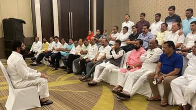 Eknath Shinde: शिंदे गटाची गुवाहटीतच दुपारी 2 वाजता महत्वाची बैठक! 4 प्रमुख मुद्दे बैठकीत चर्चेला असणार