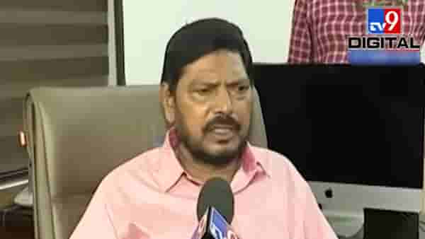 Ramdas Athawale : दादागिरी खपवून घेणार नाही; एकनाथ शिंदेंचं समर्थन करत रामदास आठवले यांचा शिवसेनेला इशारा
