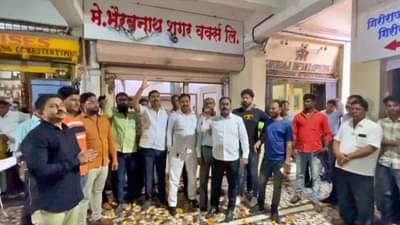 MLA Tanaji Sawant : तारीख आणि वेळ सांगा, तिथं येवून जशास तसं उत्तर देऊ; तानाजी सावंतांच्या कार्यालयात फुलं वाहत समर्थकांचा इशारा