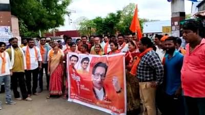 ShivSena | बंडखोरांचं स्वागत चपलांनी करू, वर्धेच्या पुलगावातील शिवसैनिक आक्रमक, ठाकरे यांच्या समर्थनात घोषणाबाजी
