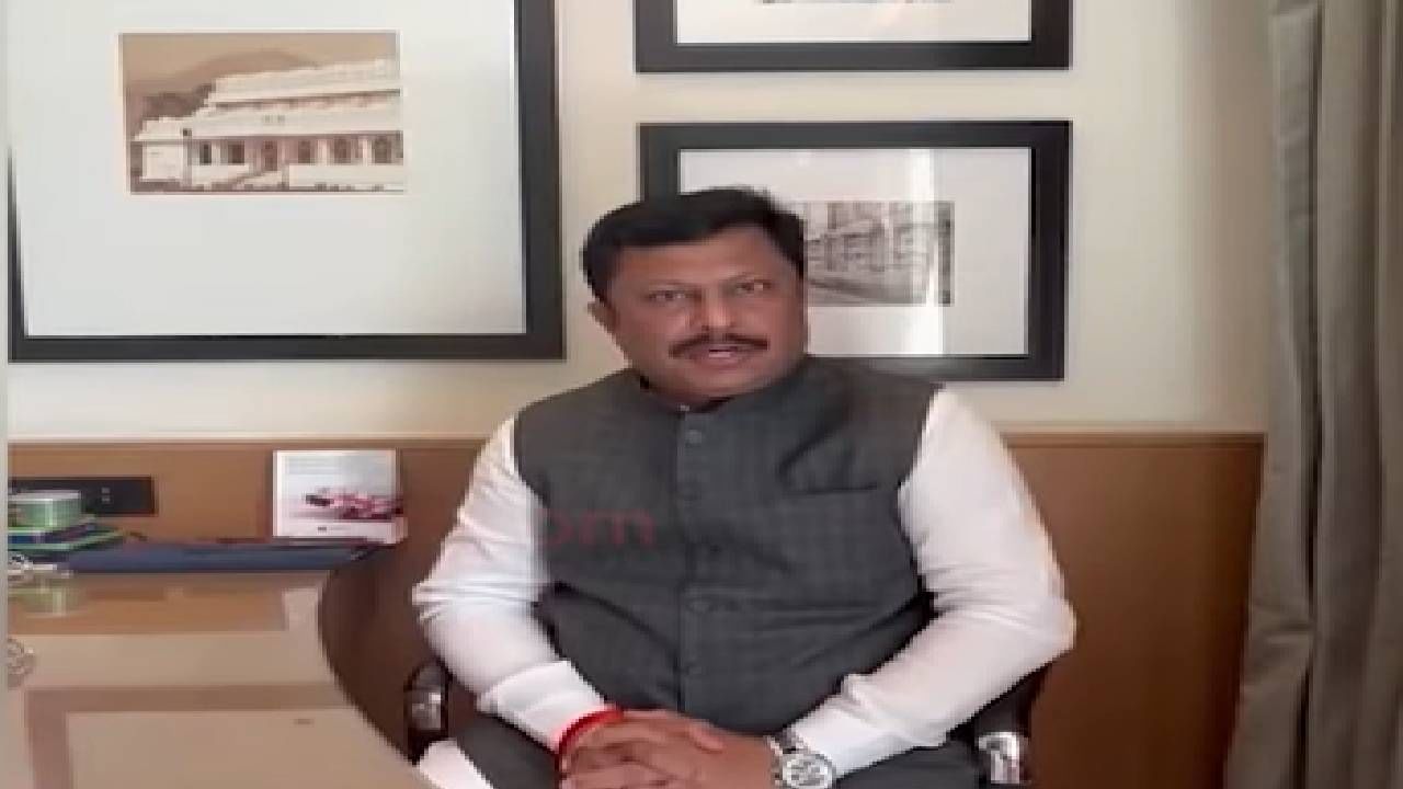 Eknath Shinde : तू गुंड आहेस, मी सुशिक्षित गुंड आहे; कोल्हापुरात एकनाथ शिंदेंचे पोस्टर फाडले; राजेश क्षीरसागर भडकले Eknath Shinde : तू गुंड आहेस, मी सुशिक्षित गुंड आहे; कोल्हापुरात एकनाथ शिंदेंचे पोस्टर फाडले; राजेश क्षीरसागर भडकले