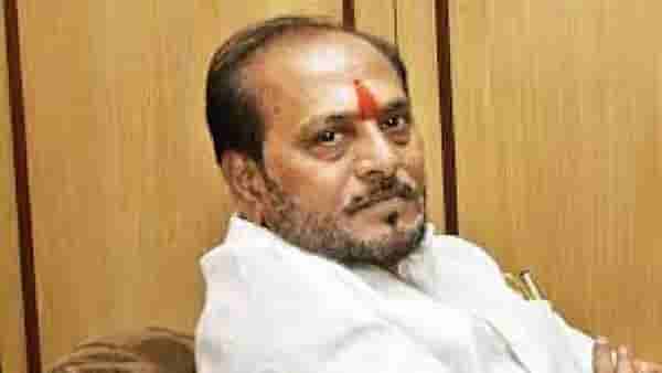 Ramdas Kadam : शरद पवार, अजित पवारांनी डाव साधला, दोघांनी शिवसेना फोडली; रामदास कदम यांचा आरोप