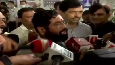 Eknath Shinde : एकनाथ शिंदे दारुच्या नशेत? व्हायरल व्हिडीओची सोशल मीडियावर जोरदार चर्चा, जाणून घ्या व्हिडीओमागचं सत्य