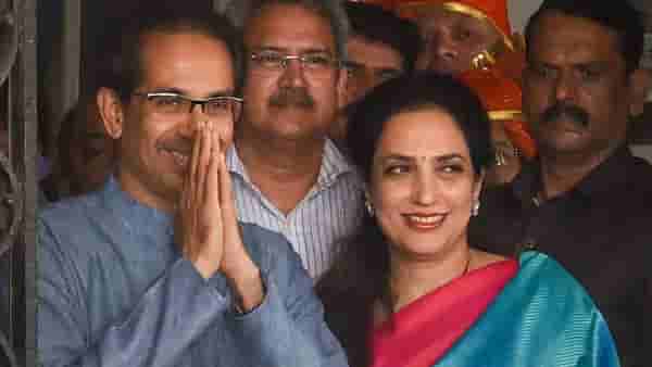 Rashmi Thackeray: शिवसेना आणि सरकार वाचवण्यासाठी रश्मी ठाकरेही मैदानात, बंडखोरांच्या कुटुंबियांना फोन