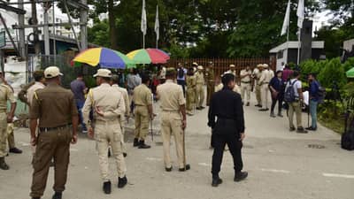 Eknath Shinde Update : महाराष्ट्राच्या महानाट्यात केंद्राची एन्ट्री, सदा सरवणकराच्या घराला CRPF ची सुरक्षा, इतर बंडखोरांनाही मिळणार?