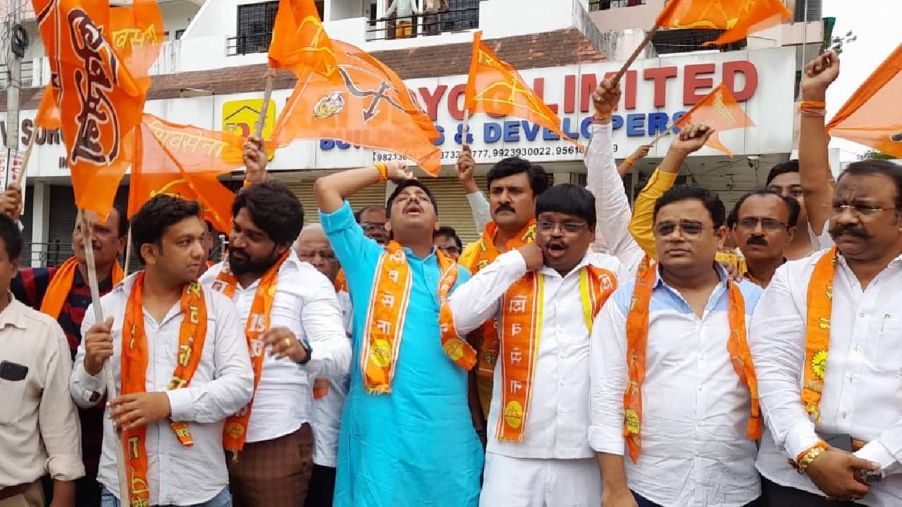 Nagpur Shiv Sena : उद्धव ठाकरेंच्या समर्थनात नागपुरात 2 ठिकाणी आंदोलनं, रेशीमबाग चौकात शिवसैनिकांनी शिंदेंचा जाळला पुतळा