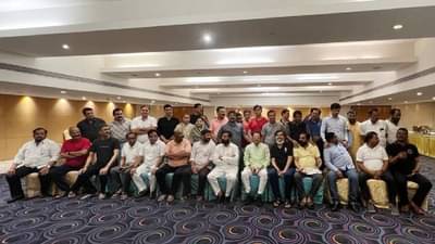 Eknath Shinde : एकनाथ शिंदेंची टॉप सिक्रेट बैठक सुरू, विश्वासूंना बैठकीतून वगळले; आरपारचा निर्णय घेणार?