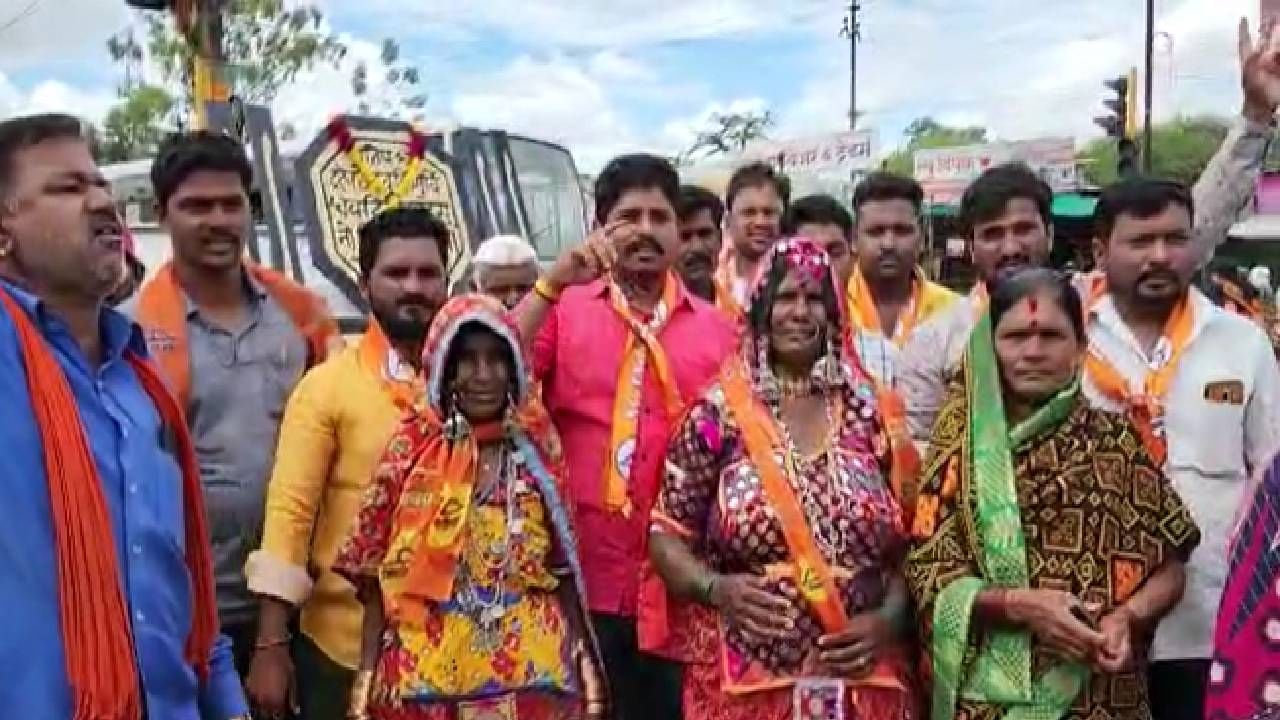 Osmanabad| संजय राठोड परत या, बंजारा समाजाची भावनिक साद, उस्मानाबाद शिवसैनिकांची मागणी Osmanabad| संजय राठोड परत या, बंजारा समाजाची भावनिक साद, उस्मानाबाद शिवसैनिकांची मागणी