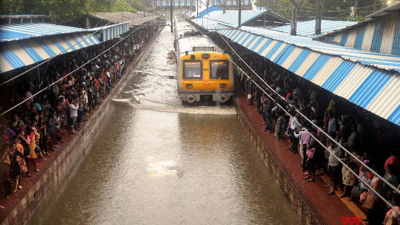Mumbai Flood : कुर्ला, सायन स्टेशन लवकरच पूरमुक्त होणार, ड्रेनेज बॉक्स बसवण्याचं काम प्रगतीपथावर