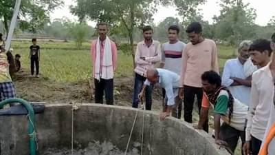 Farmer Suicide : उत्पन्नच नाही, कसं फेडू कर्ज? शेतकऱ्याची स्वतःच्या विहिरीतच गळफास घेत आत्महत्या
