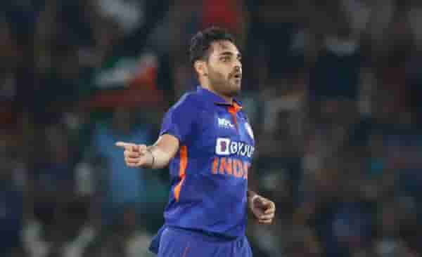 IND vs PAK: भुवनेश्वरने टॅलेंट दाखवलं, दुबईत चेंडूला स्विंग मिळत नव्हता, तेव्हा त्याने....