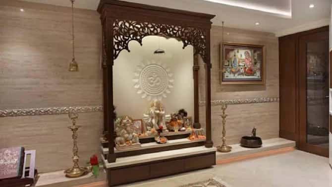 Vastu tips: वास्तुशास्त्रानुसार अशा प्रकारे लावा देवघरात दिवा; देवघराबद्दल वास्तुशास्त्र काय सांगते?